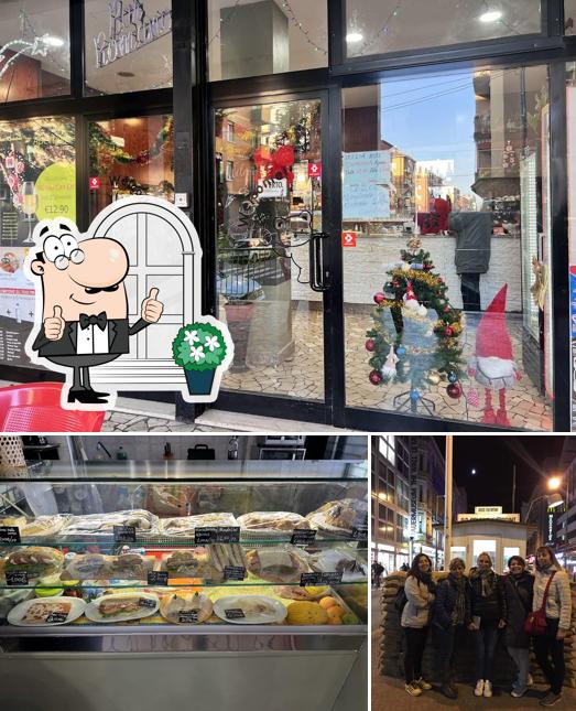 La foto della esterno e cibo di Bar Romano