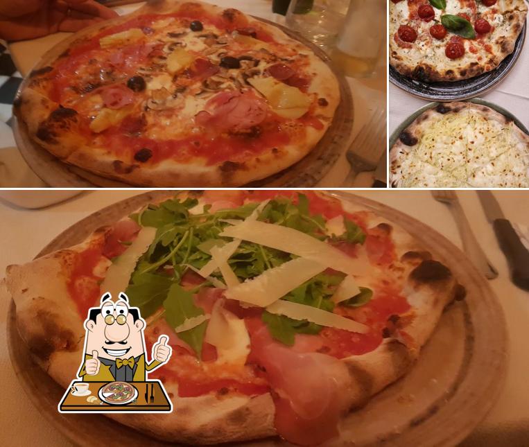 Scegli una pizza a Taverna Del Borgo Da Felice