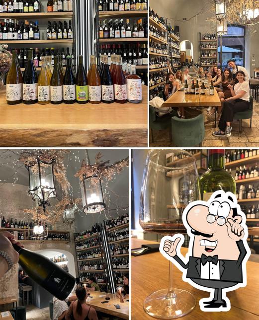 Siediti a un tavolo di Enoteca Bar a Vin - Mostofiore