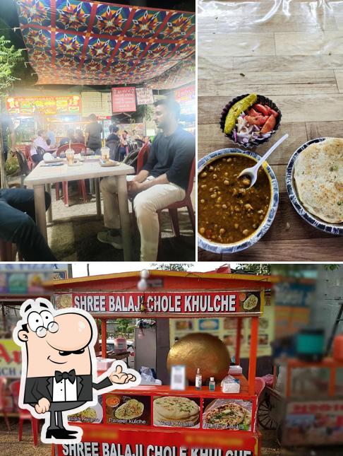 Among different things one can find interior and food at Shree Balaji Chole Kulche