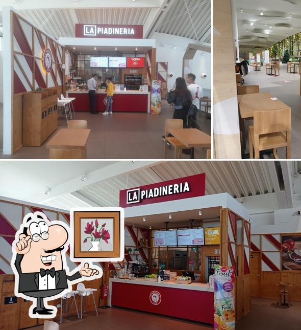 Siediti a un tavolo di La Piadineria