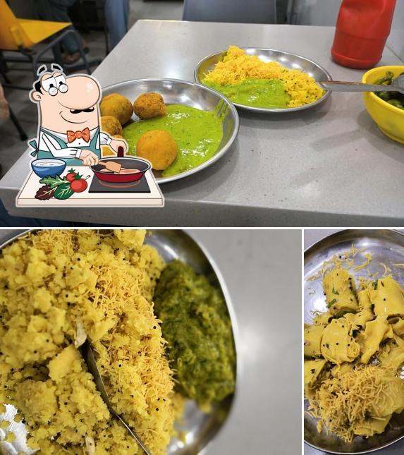 Chicken curry at Shree Yamuna Farsan Mart