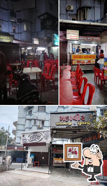 The interior of Mahavir Pavbhaji