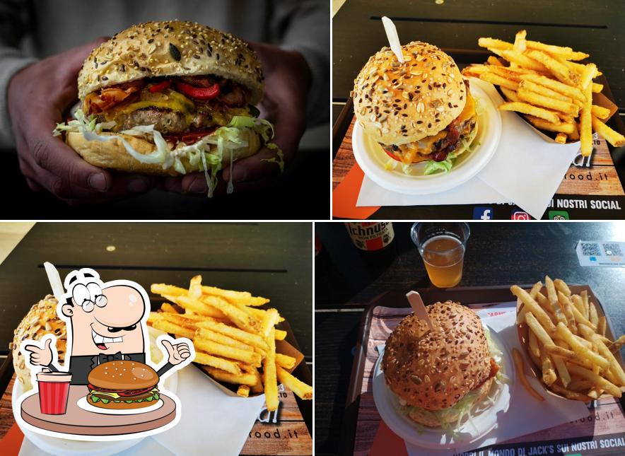Gustati uno dei tipi di hamburger disponibili a Jack's Qualità & Gusto