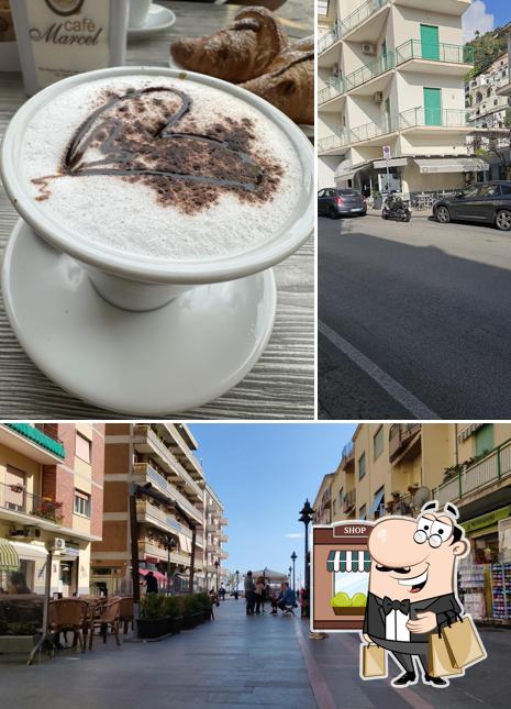 La foto di esterno e cibo da Cafè Marcel