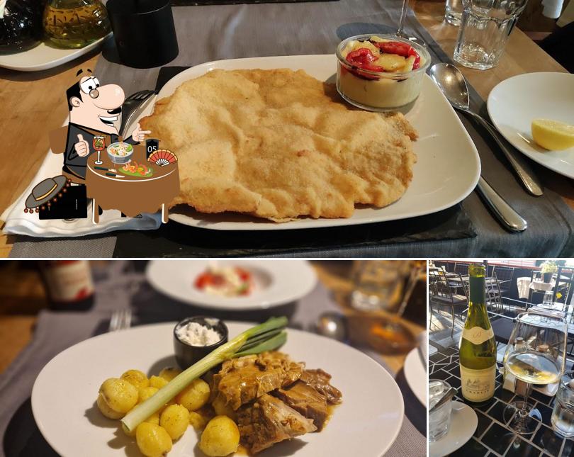 Tra le diverse cose da Lumiere bistro / cafe bar si possono trovare la cibo e alcol