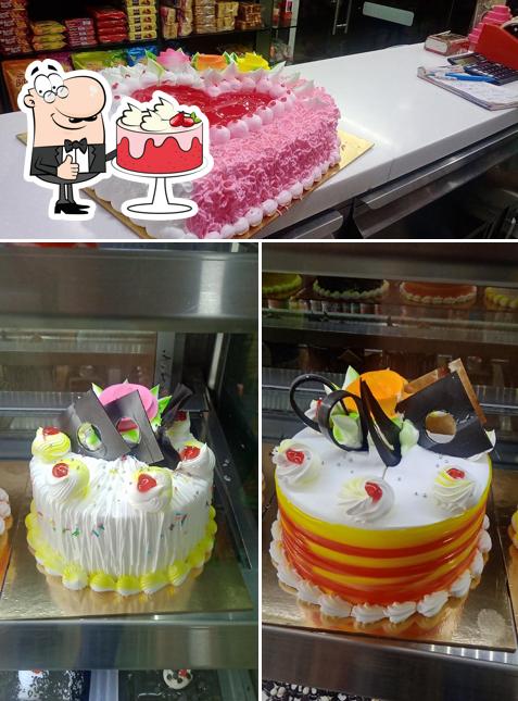 Red velvet cake at Janta Bakery