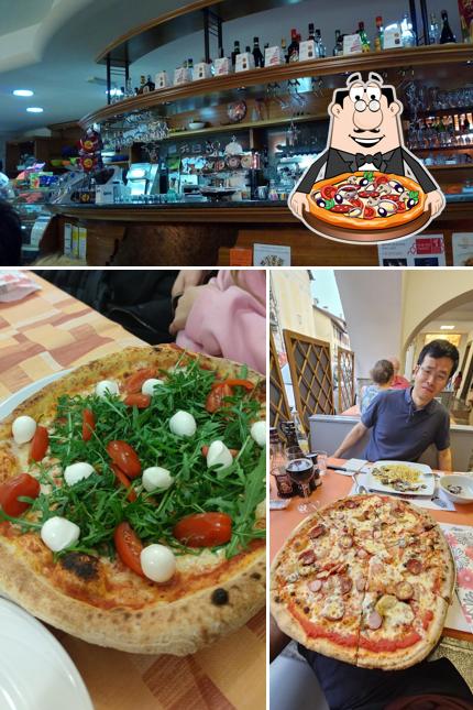 Scegli una pizza a Pizzeria Spaghetteria Vesuvio