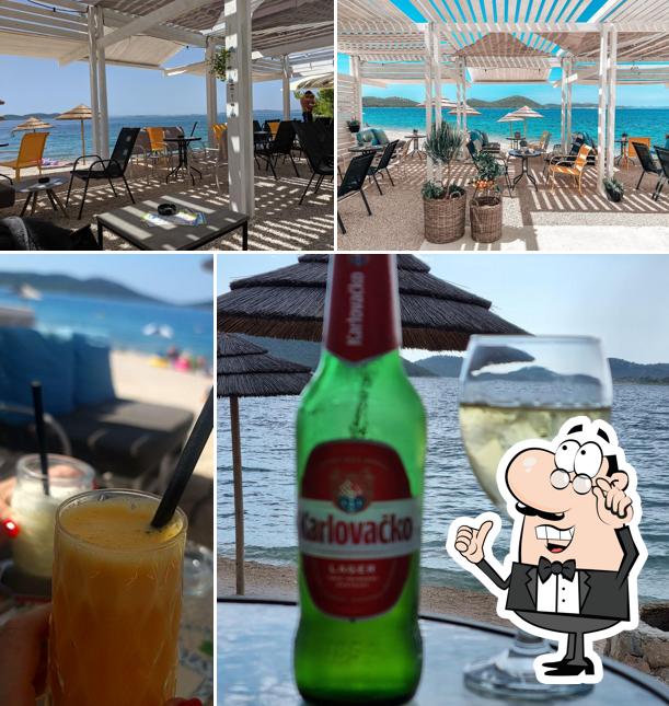 Questa è la foto che mostra la interni e cibo di Beach Bar Buqez
