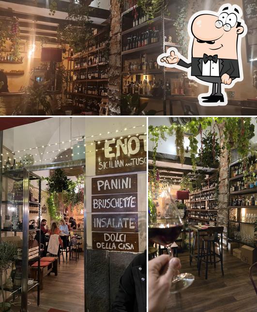 Siediti a un tavolo di Il Calice dei Grulli. Enoteca a Catania