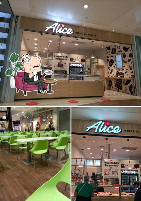 Gli interni di Alice Pizza Affi