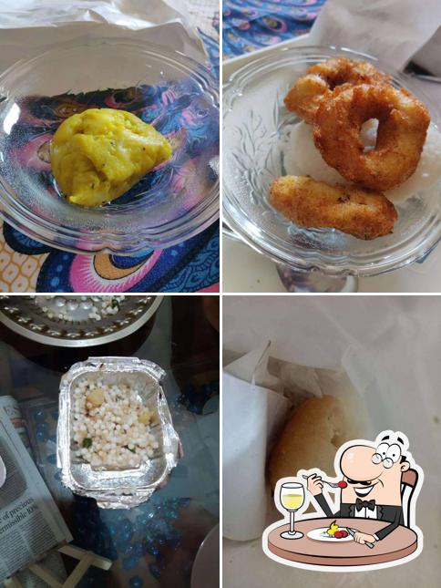 Food at Chiplunkar Tea and Snaks