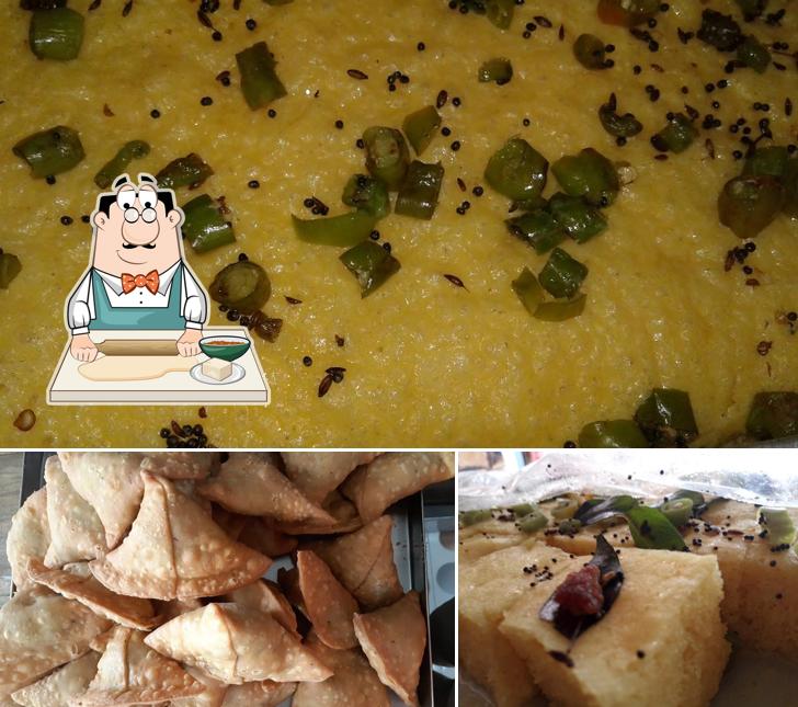 Samosa at Chatrabhuj Nanji Sweet Home