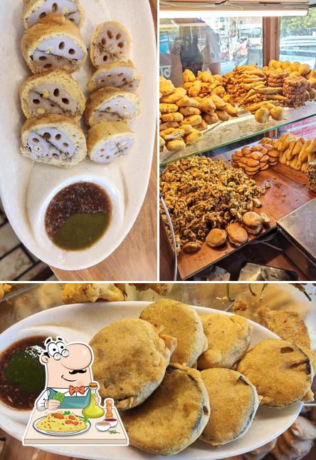 Meals at Bhanu Ram Wadhwa Pakode Wala