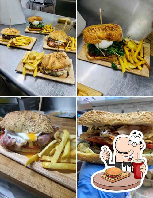 Ordina uno dei tipi di hamburger proposti a Meet Steakhouse