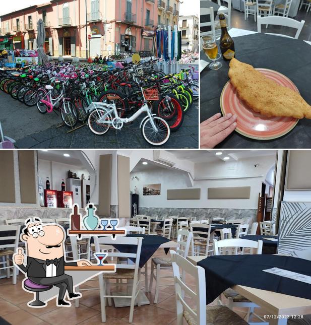 Dai un'occhiata agli interni di Pizzeria Del Popolo