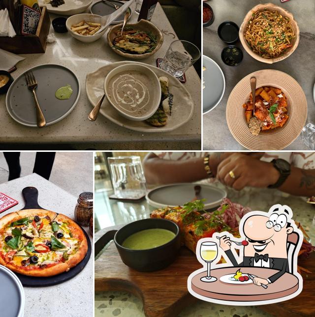 Chow mein at 1022 Cafe, Delhi