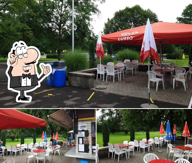 Siediti a un tavolo di Parkbadkiosk Münchwilen