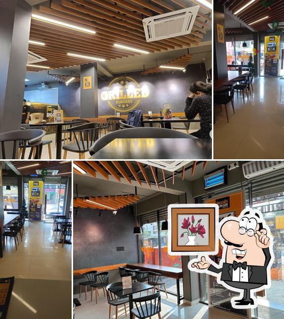 The interior of Biggies Burger : Gunjur