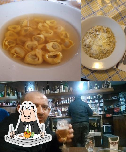 Trattoria Alle Quattro Strade si caratterizza per la cibo e bancone da bar