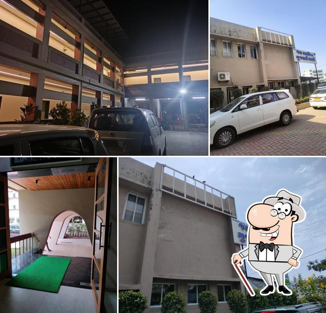 Check out how Jay Swadisht Gujarati thali looks outside