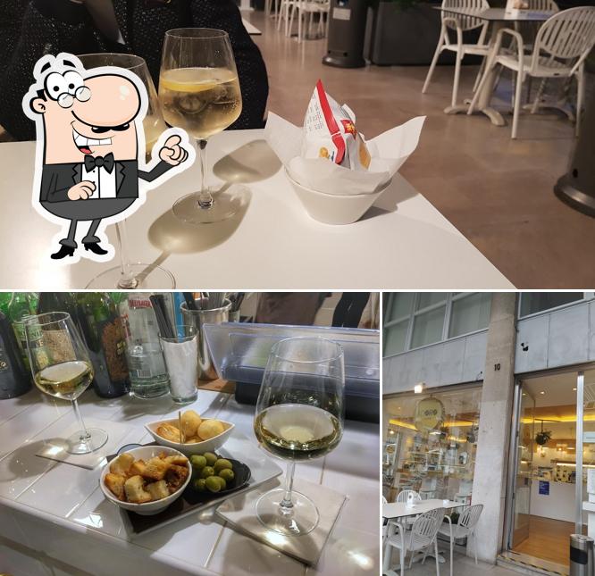 Gli interni di ADORO Cafè UD