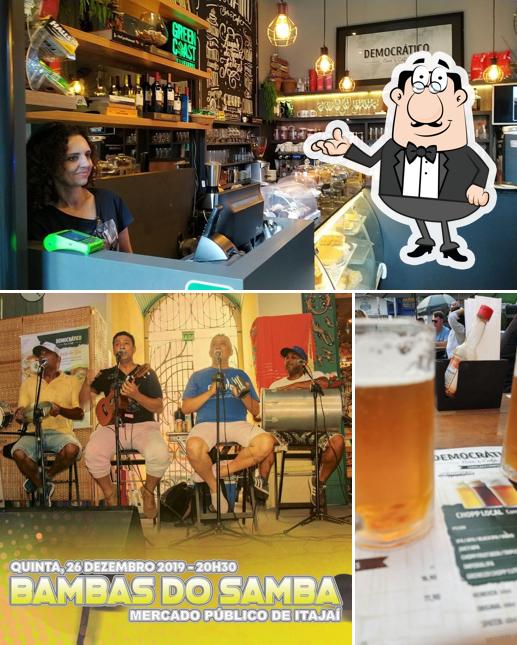 O interior do Democrático Bar e Café