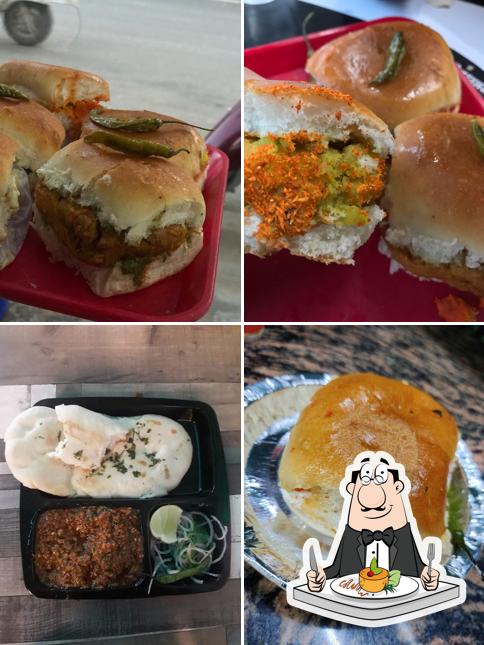 Vada pav at Khana Khilana