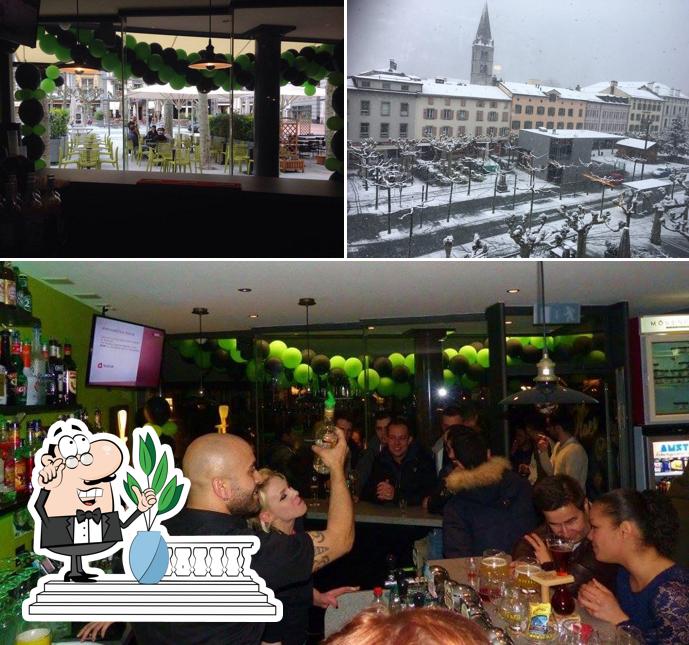 La immagine di esterno e bancone da bar da The Place