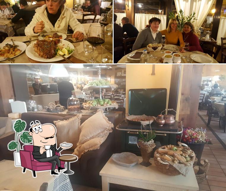 L'Osteria Vecia si caratterizza per la interni e tavolo da pranzo