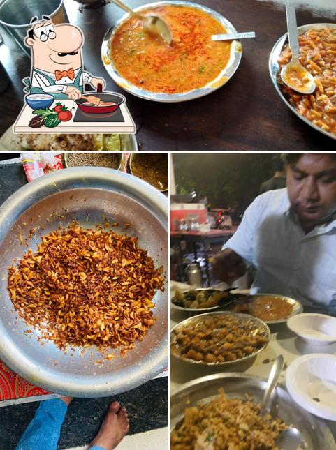 Chicken curry at Shree Ram Pavitra Bhojanalay (Daal Fry Wale)