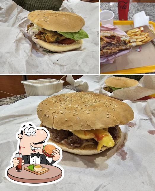 Ordina uno dei tipi di hamburger disponibili a Coccodrillo burgers