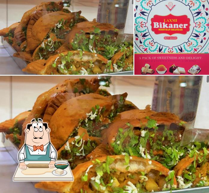 Samosa at Maha laxmi Bikaner Sweet Shop