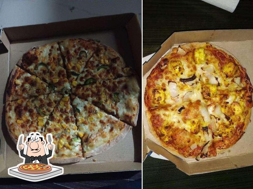 Try out pizza at Sec 63 Pizza