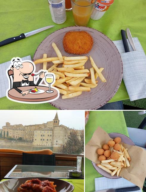 Guarda la immagine che raffigura la cibo e interni di Bar Tabaccheria Quadrifoglio