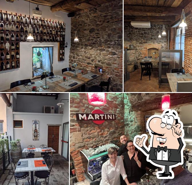 Siediti a un tavolo di Piazza Abba La Reclame Srl
