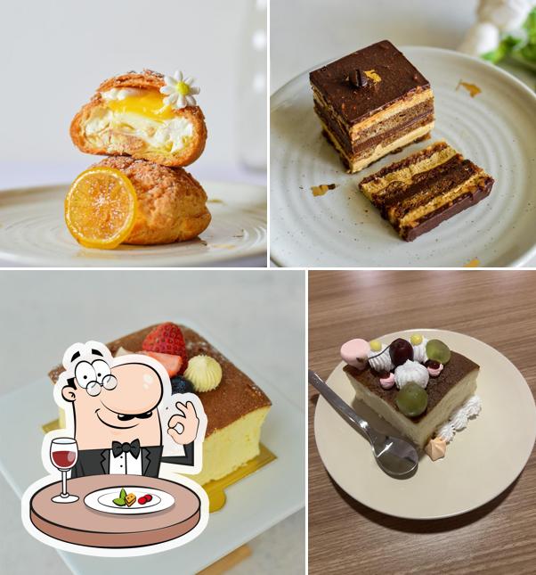 Food at Table for Tous