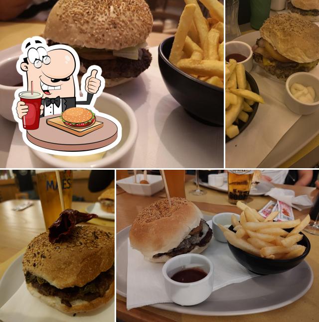 Ordina un hamburger a Birrificio Santa Chiara