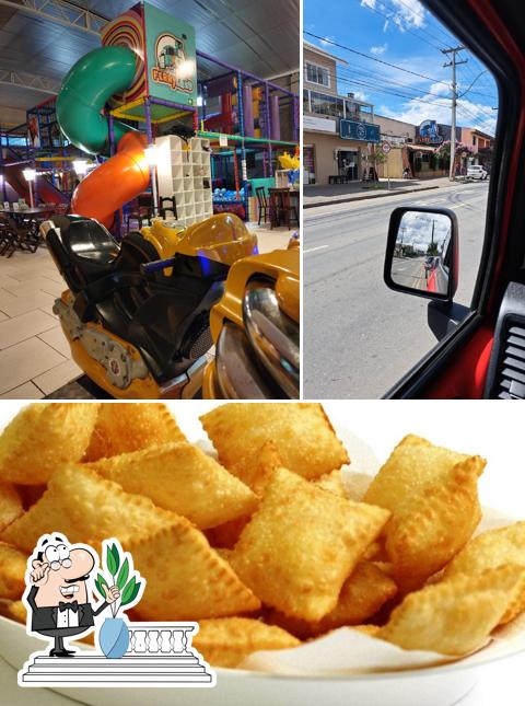 Dê uma olhada a foto ilustrando exterior e comida no Ferry Land