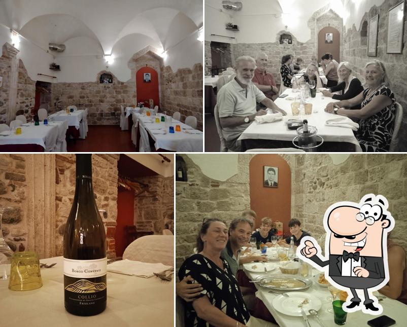 Siediti a un tavolo di Del Corso