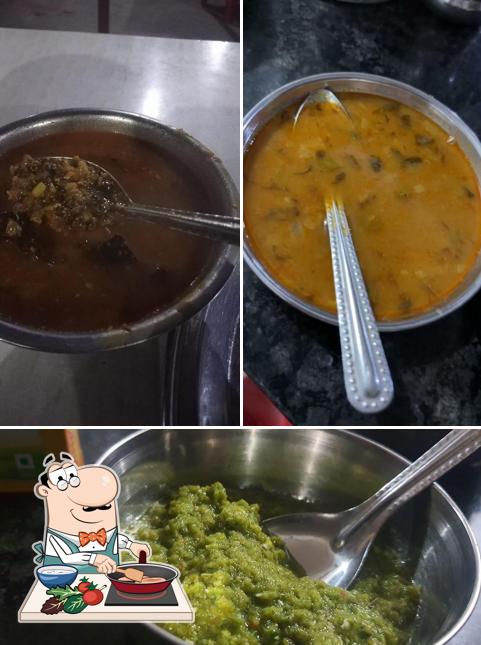 Chicken curry at Natti ka Dhaba ( Ma Ambeji Bhojnalay) Ver Singh ka Dhaba borkhed