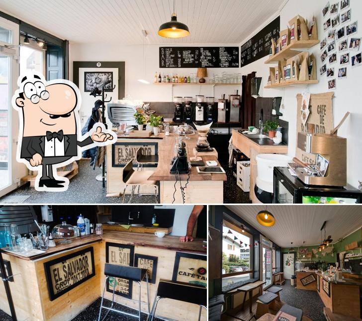 Siediti a un tavolo di Tacuba Kaffeerösterei