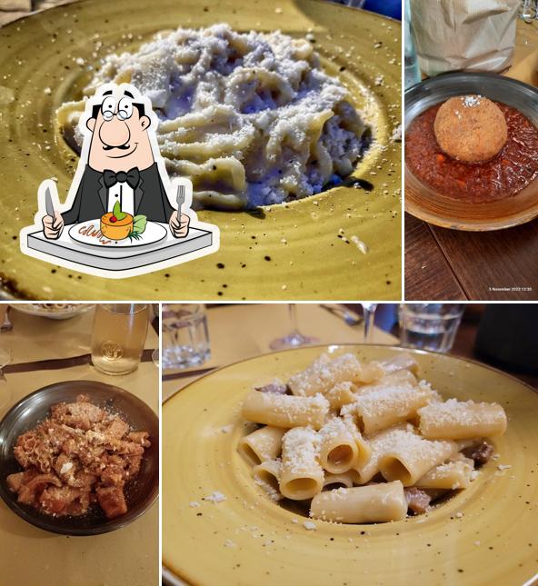 Pasta cacio e pepe al CANTINA BUCCIARELLI