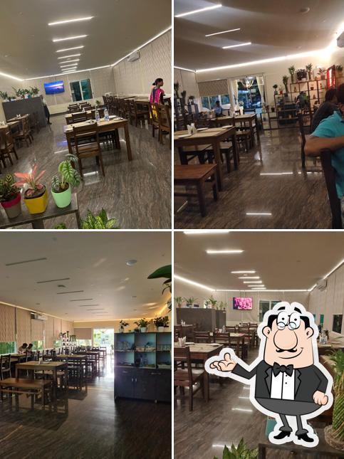 Check out how Dhaswins Food Garden looks inside