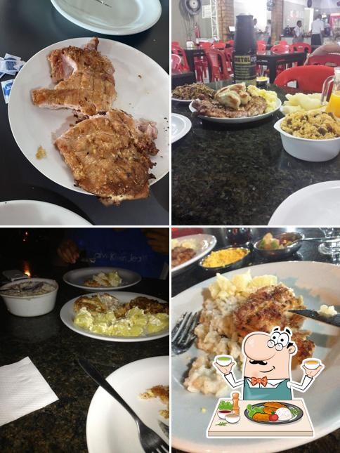 Comida em Restaurante Frango Leste
