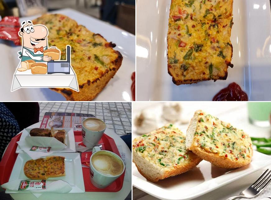 Garlic bread at Café Coffee Day