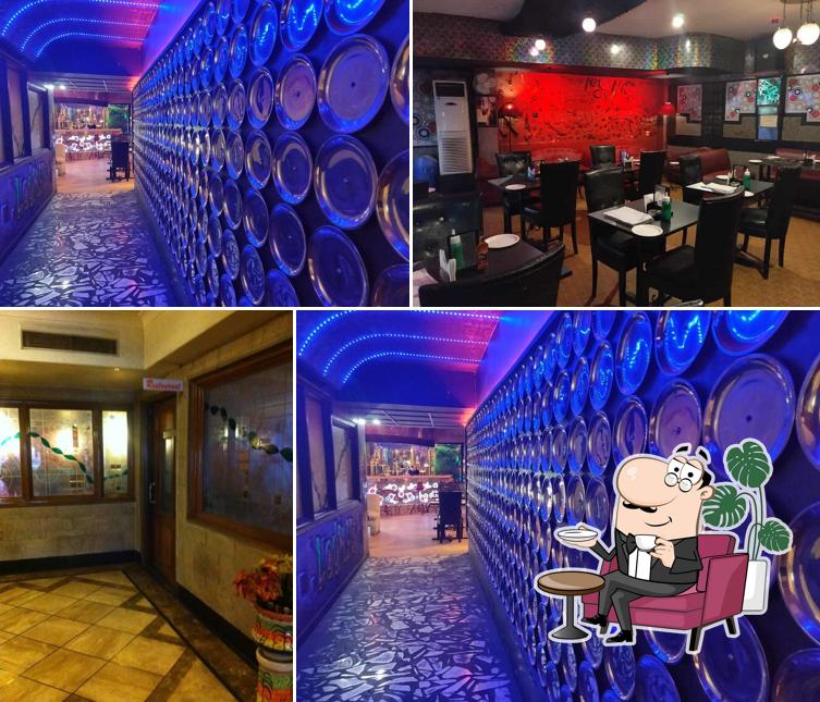 The interior of 2Q's - Hotel Taksonz