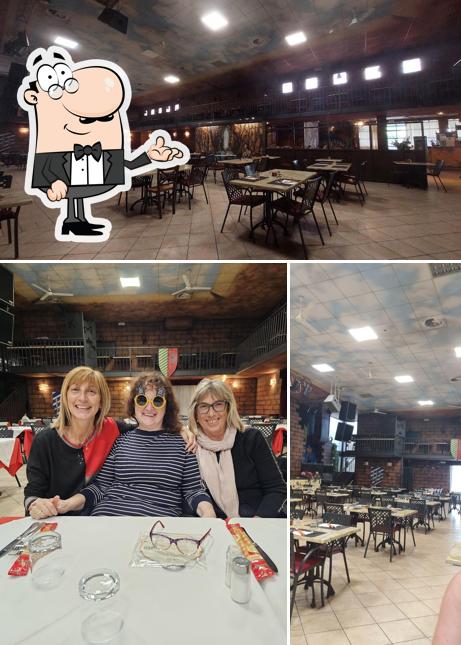 Siediti a un tavolo di Kamelot