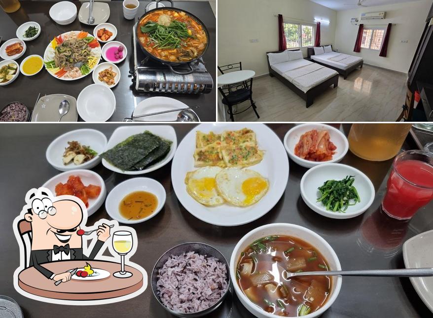 Take a look at the photo showing food and interior at 한마음호텔2(VGP)한인 게스트 하우스