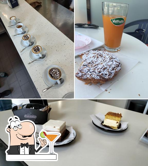 Questa è la immagine che mostra la bevanda e torta di Hansel & Gretel
